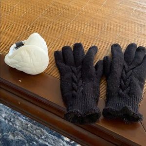 Set of mittens and ear muffs